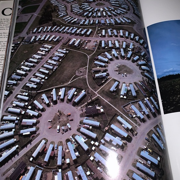 A Day In The Life of Canada MINT Hard Cover - Picture 6 of 8